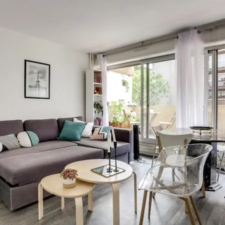 2 People With Terrace By Weekome * Parigi